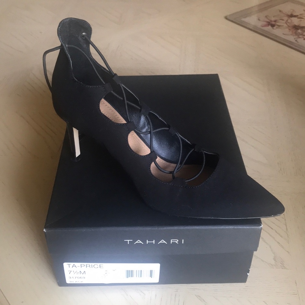 Beautiful black Tahari shoes.